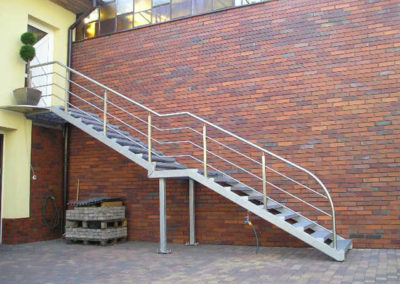 Metalowe schody zewnętrzne