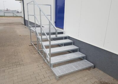 schody metalowe z barierką do firmy